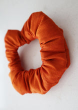 Load image into Gallery viewer, O&amp;O Scrunchie
