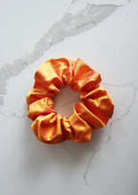 Load image into Gallery viewer, O&amp;O shiny Scrunchie
