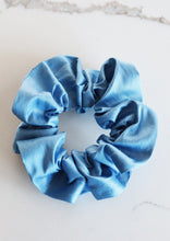Load image into Gallery viewer, B&amp;B Scrunchie
