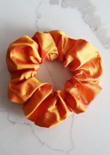 Load image into Gallery viewer, O&amp;O shiny Scrunchie
